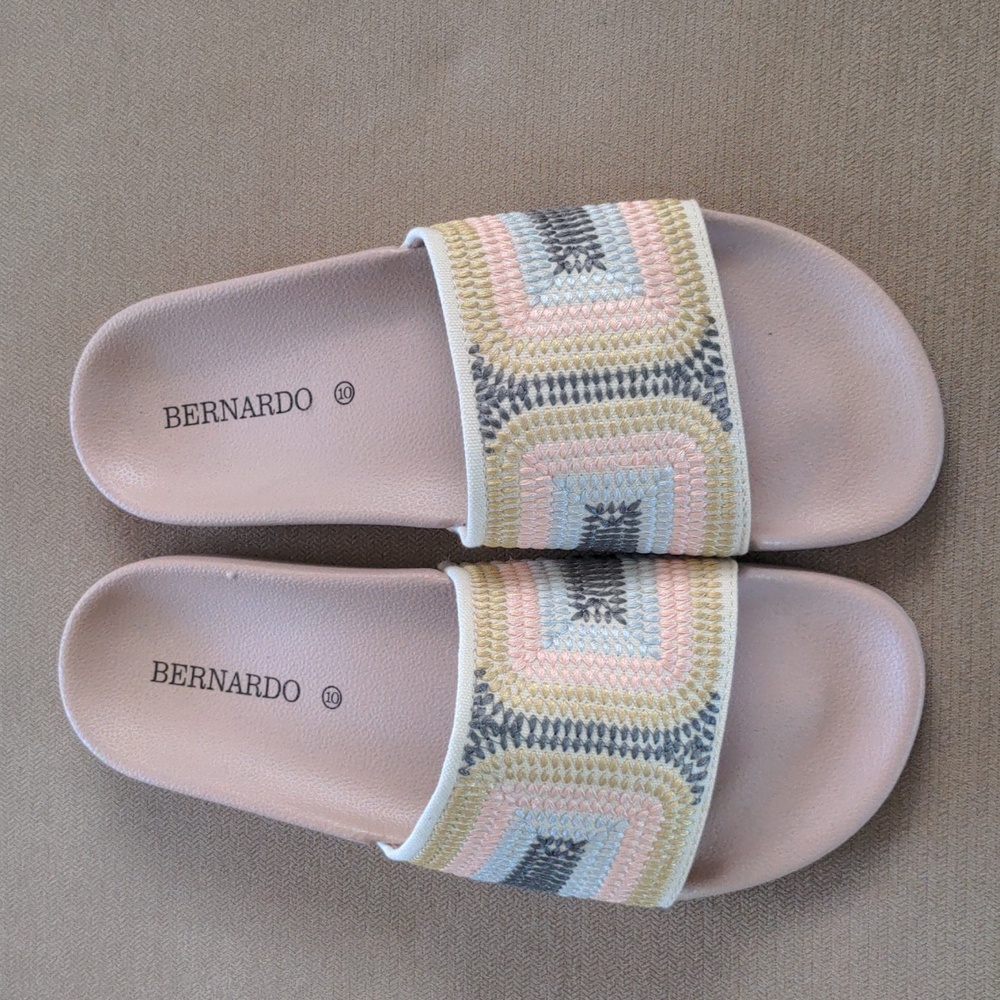 NWOT Bernardo Reese 2 Slide Sandal in Blush Multi Size 10